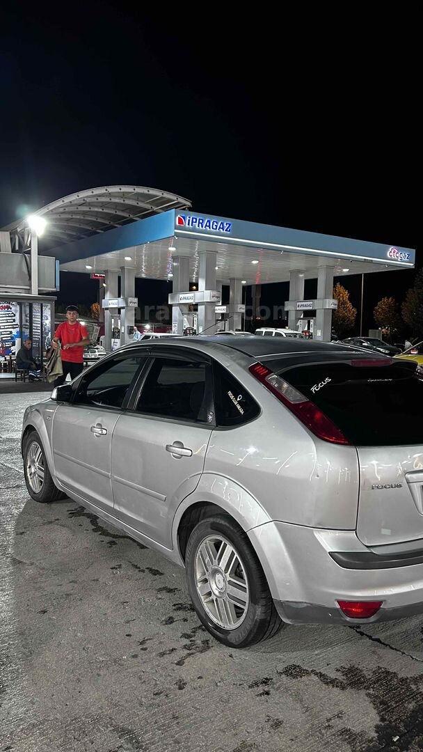 Sahibinden Ford Focus 1.6 Ghia 2006 Model 2