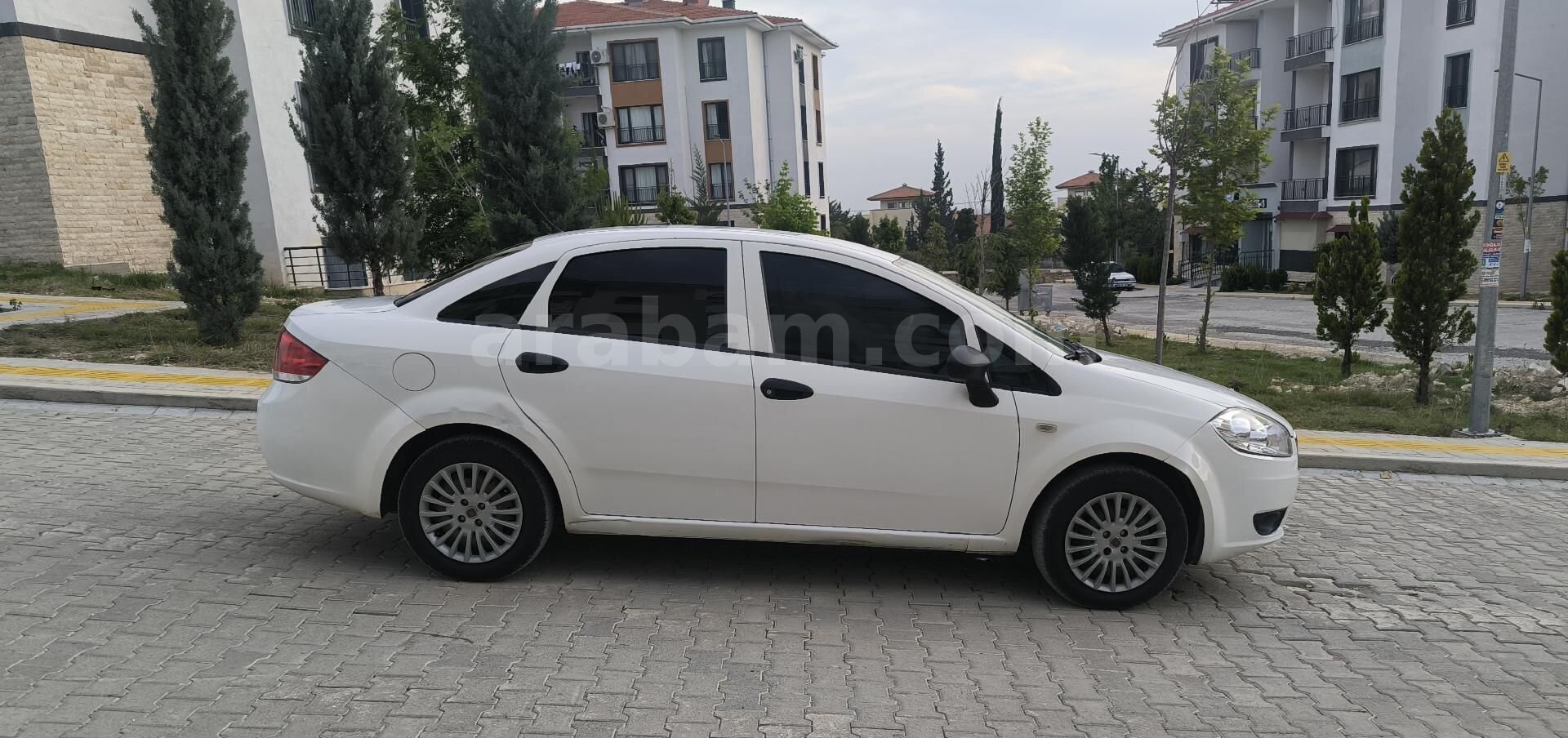 Sahibinden Fiat Linea 1.3 Multijet Active Plus 2013 Model 160.000 km Beyaz 3