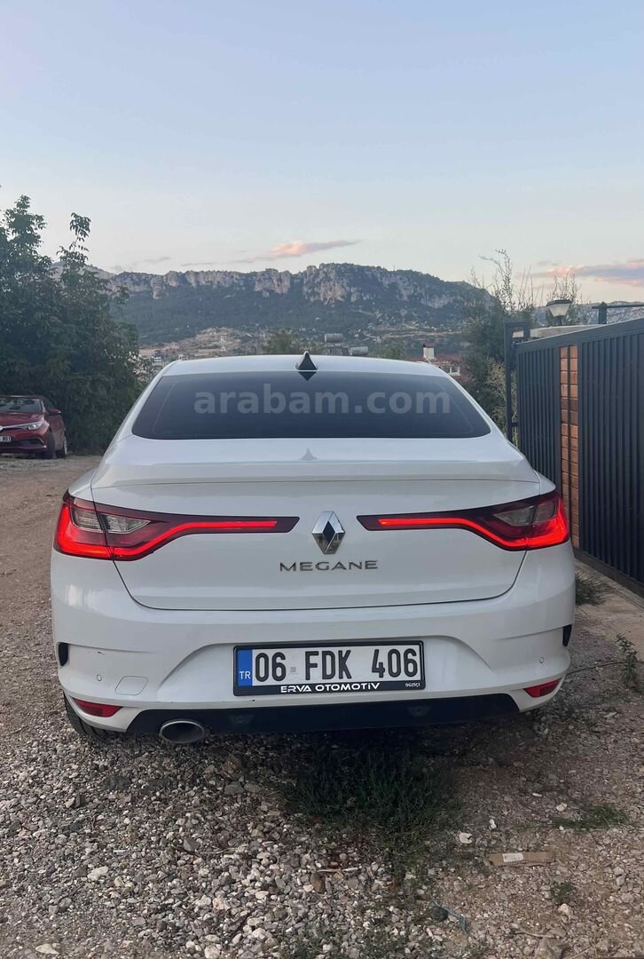 Sahibinden Renault Megane 1.5 dCi Touch 2019 Model Mersin 214.000 km Beyaz 4