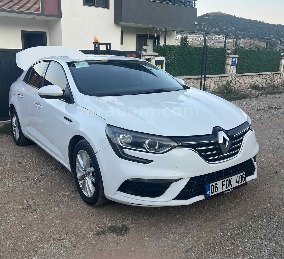 Sahibinden Renault Megane 1.5 dCi Touch 2019 Model Mersin 214.000 km Beyaz 3