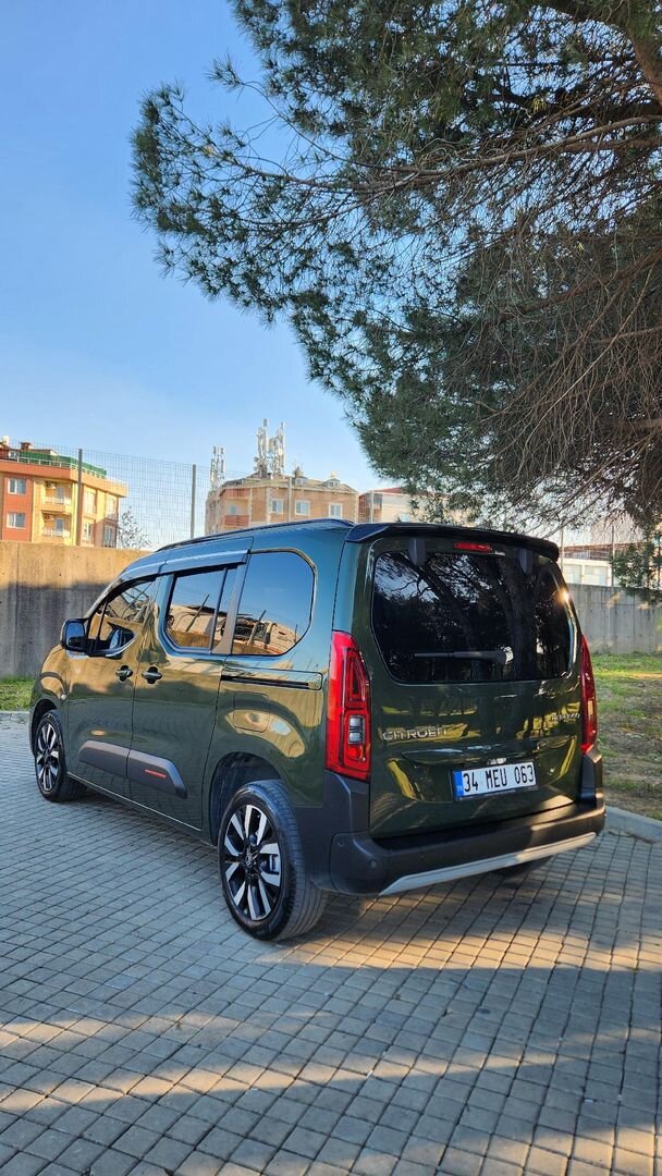 Sahibinden Citroen Berlingo 1.5 BlueHDI Shine Bold 2024 Model 40.000 km Yeşil (metalik) 2