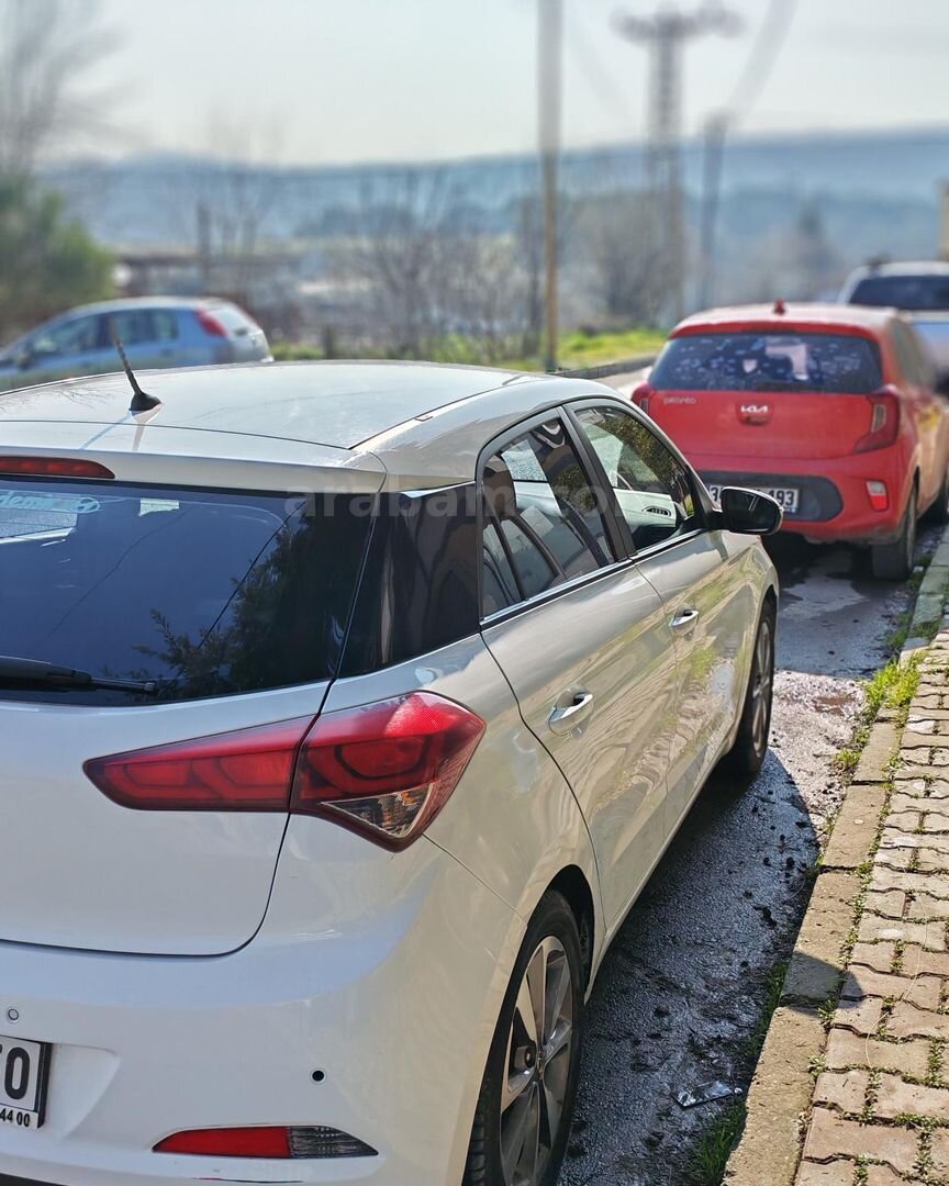 Sahibinden Hyundai i20 1.4 CVVT Style 2014 Model 3