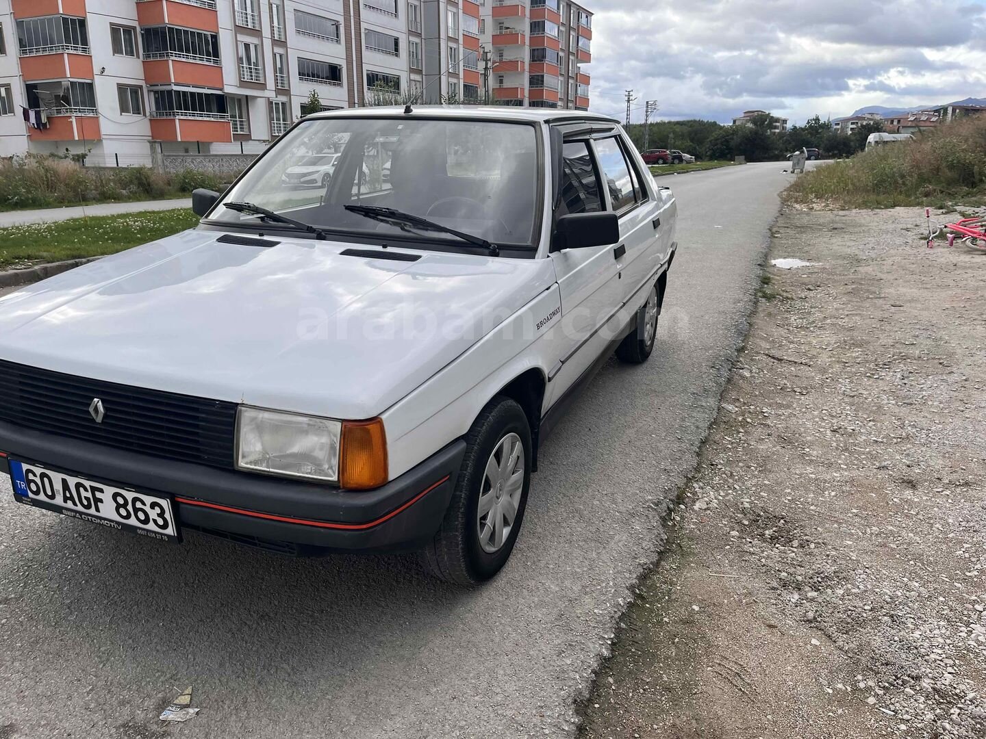Sahibinden Renault R 9 1.4 Broadway 1996 Model Tokat 558.000 km Beyaz 1