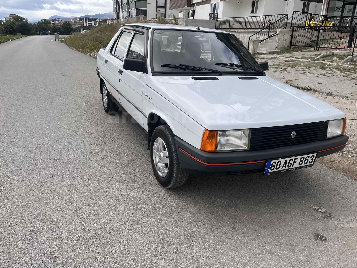 Sahibinden Renault R 9 1.4 Broadway 1996 Model Tokat 558.000 km Beyaz 2