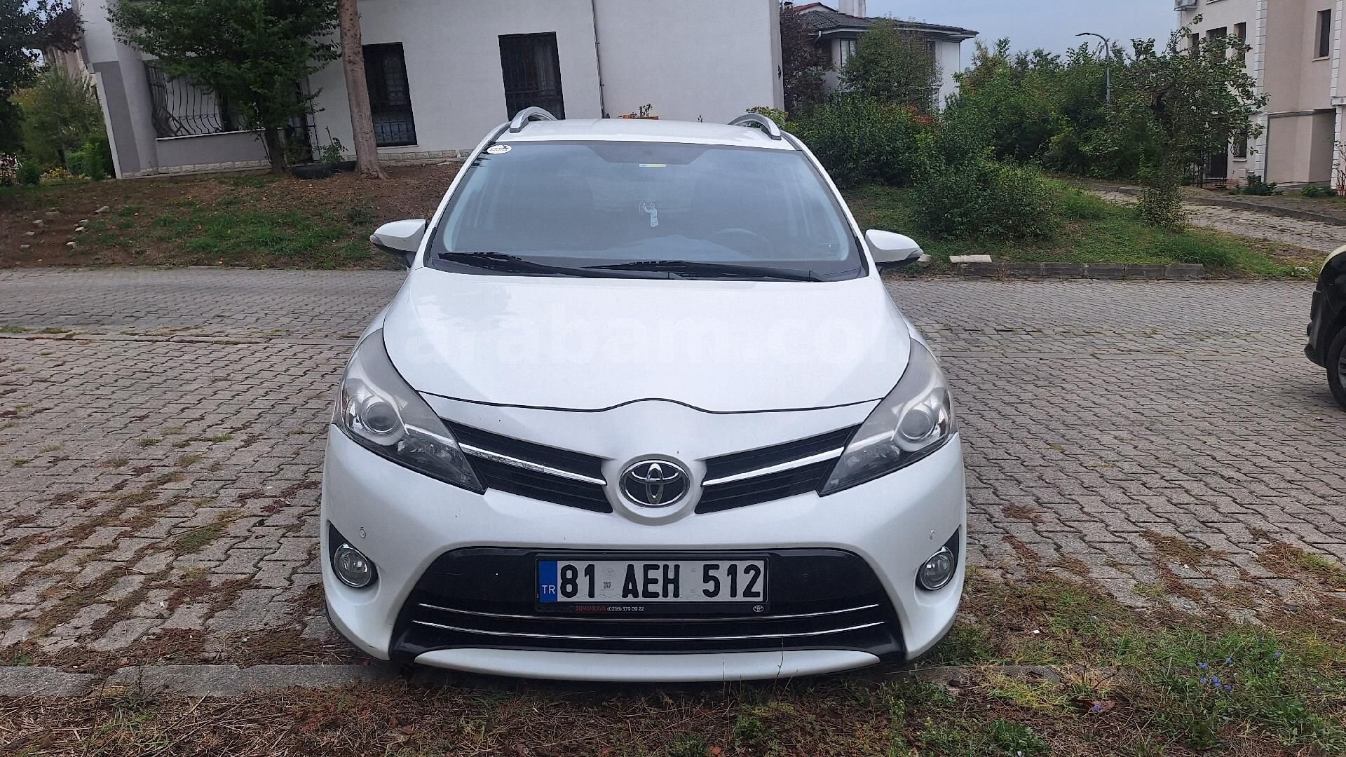 Sahibinden Temiz aile arabası Toyota Verso 1.6 D-4D Elegant Plus 2016 Model 1