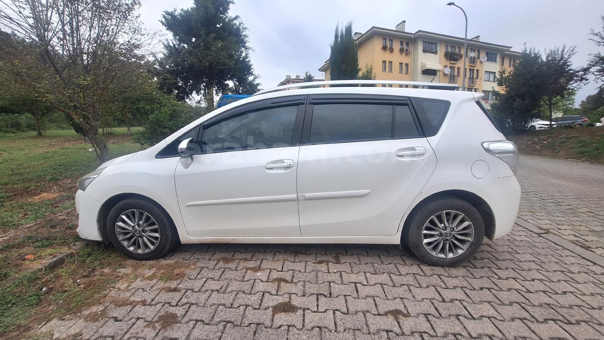Sahibinden Temiz aile arabası Toyota Verso 1.6 D-4D Elegant Plus 2016 Model 3
