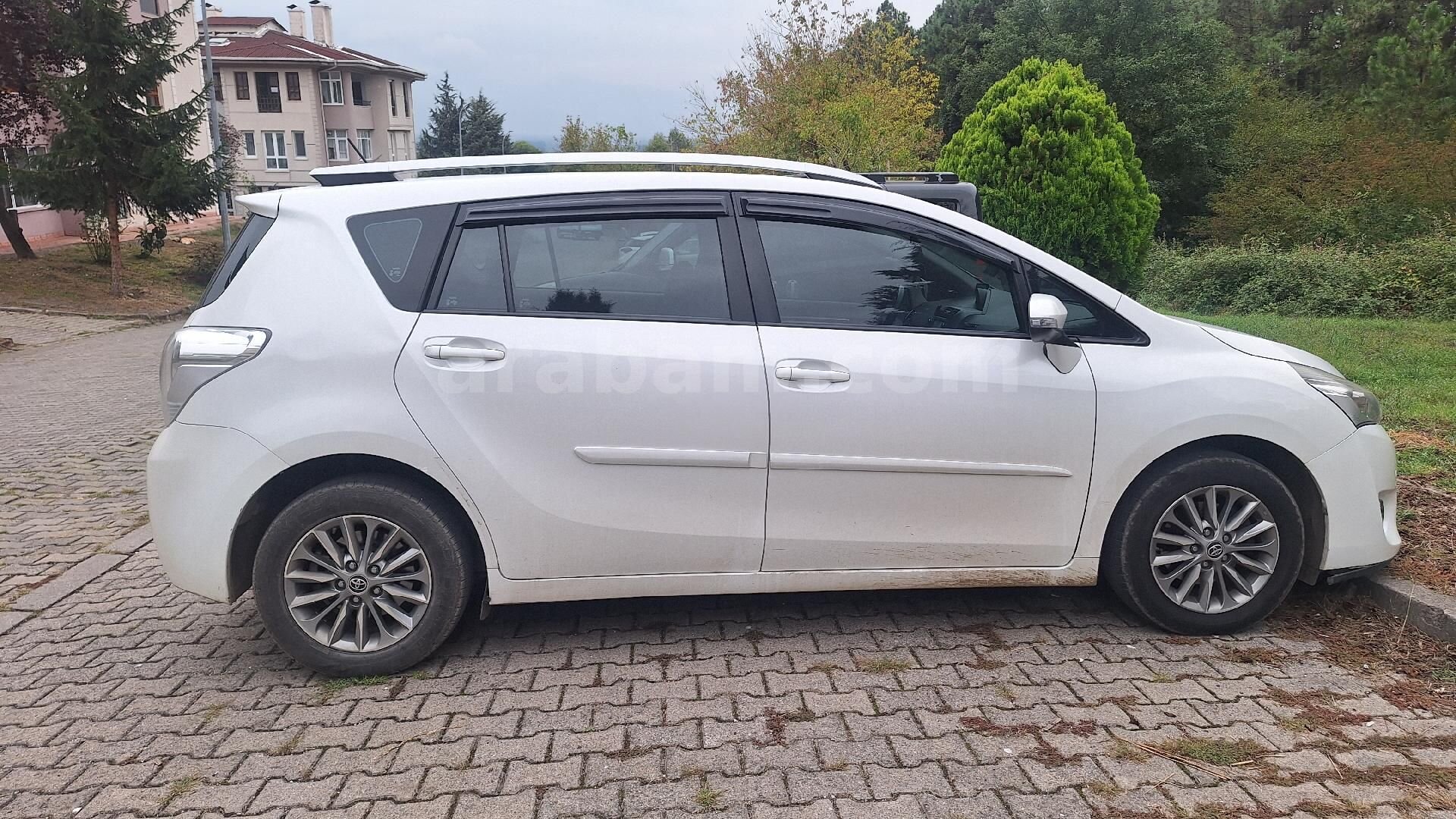 Sahibinden Temiz aile arabası Toyota Verso 1.6 D-4D Elegant Plus 2016 Model 2