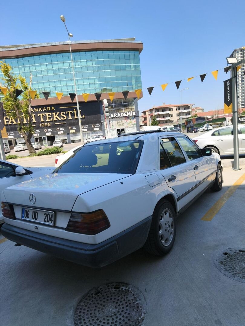3.cü Sahibinden Mercedes - Benz E 200 d 1986 Model 4