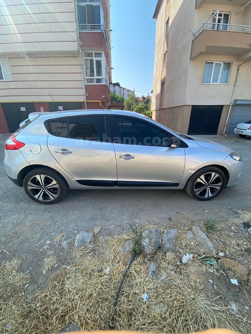 Sahibinden Renault Megane 1.5 dCi Sport Tourer Privilege 2012 Model Konya 4