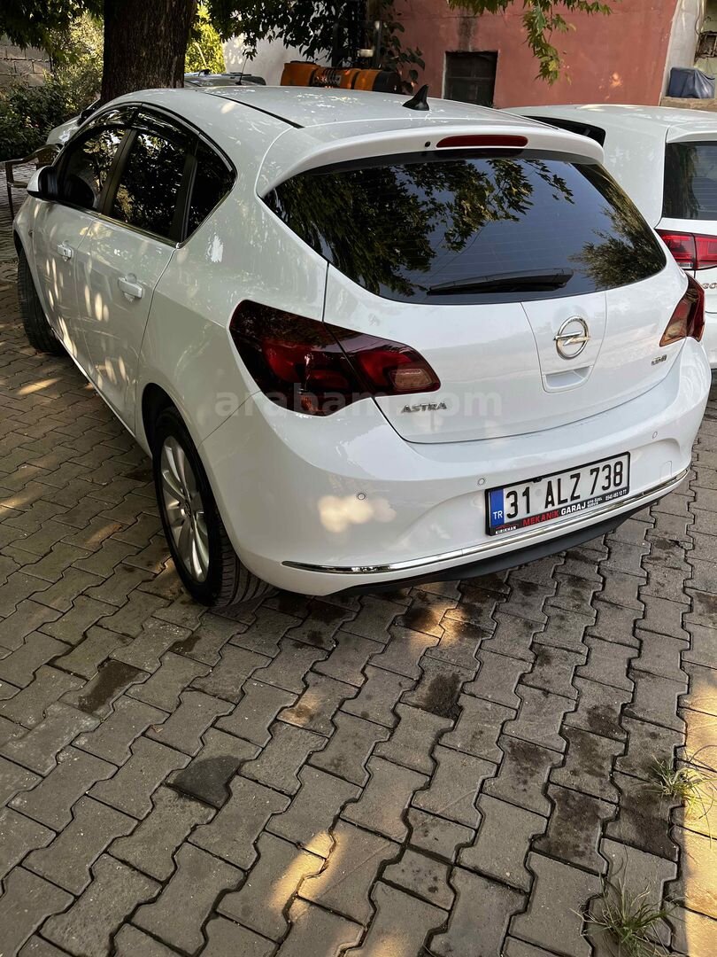 Sahibinden Opel Astra 1.6 CDTI Cosmo 2014 Model 125.000 km Beyaz 7