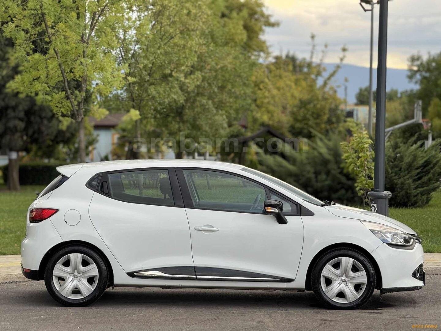 Galeriden Renault Clio 1.5 dCi Touch 2015 Model Kocaeli 186.000 km Beyaz 4