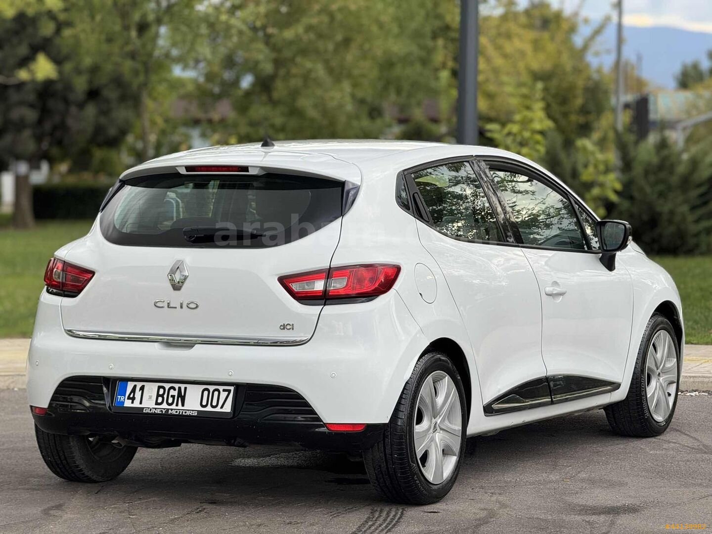 Galeriden Renault Clio 1.5 dCi Touch 2015 Model Kocaeli 186.000 km Beyaz 7