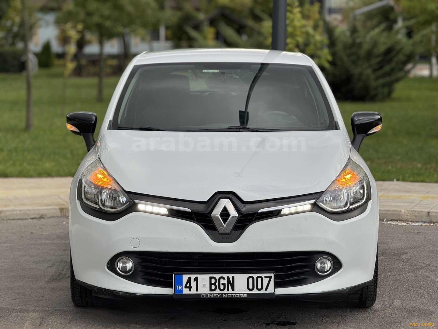 Galeriden Renault Clio 1.5 dCi Touch 2015 Model Kocaeli 186.000 km Beyaz 2