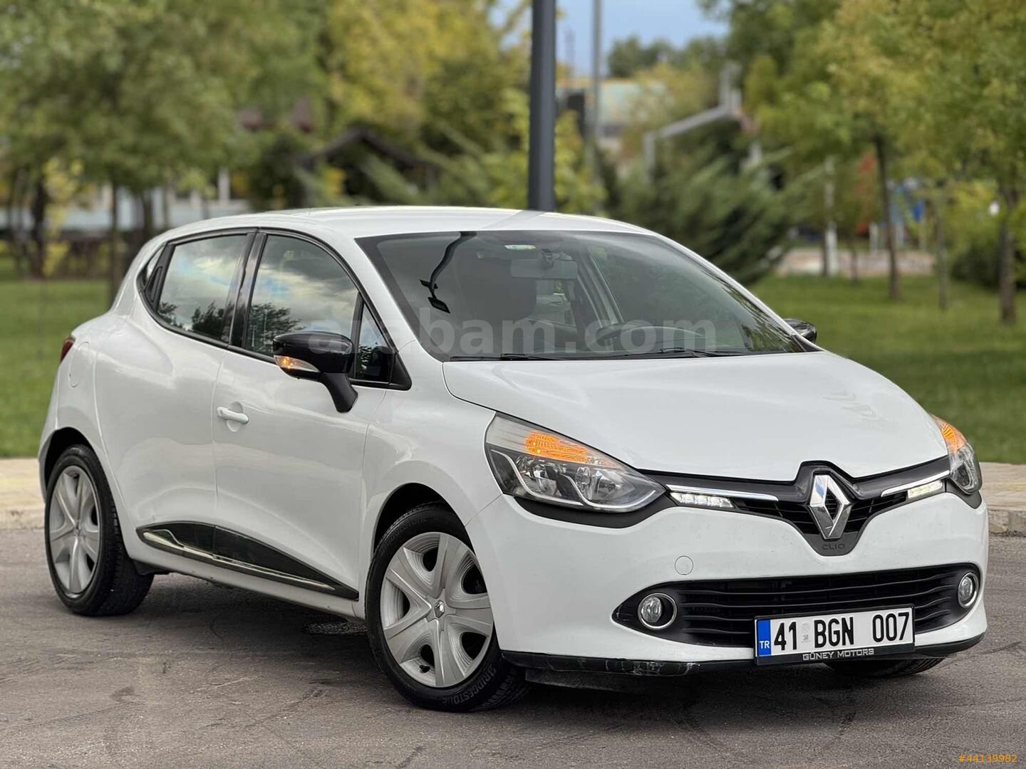 Galeriden Renault Clio 1.5 dCi Touch 2015 Model Kocaeli 186.000 km Beyaz 3