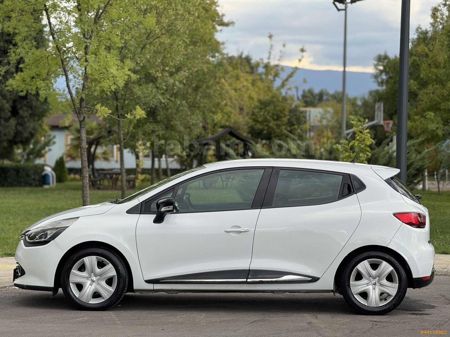 Galeriden Renault Clio 1.5 dCi Touch 2015 Model Kocaeli 186.000 km Beyaz 6