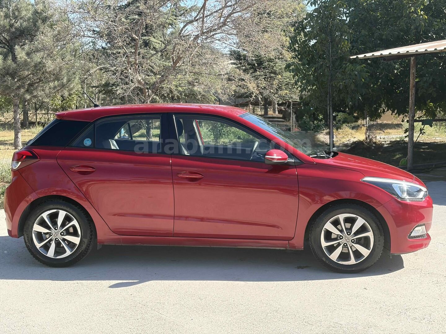 Sahibinden Hyundai i20 1.4 MPI Style 2015 Model Kütahya 162.000 km Kırmızı 6