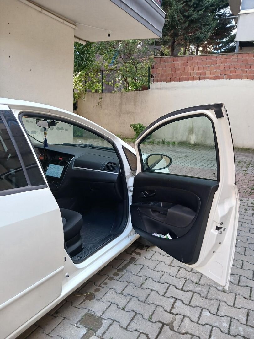 Sahibinden Fiat Linea 1.3 Multijet Active Plus 2015 Model İstanbul 230.000 km Beyaz 6