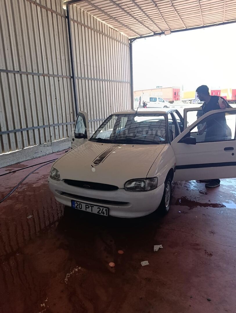 Sahibinden Ford Escort 1.6 CLX 1996 Model Tekirdağ 250.000 km Beyaz 3
