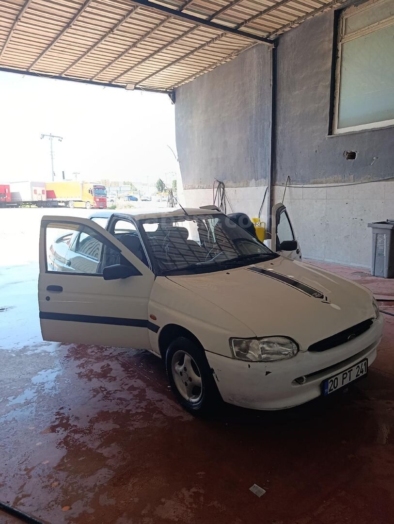 Sahibinden Ford Escort 1.6 CLX 1996 Model Tekirdağ 250.000 km Beyaz 4