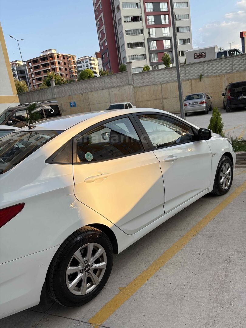 Sahibinden Hyundai Accent Blue 1.6 CRDI Biz 2015 Model Kastamonu 237.800 km Beyaz 3