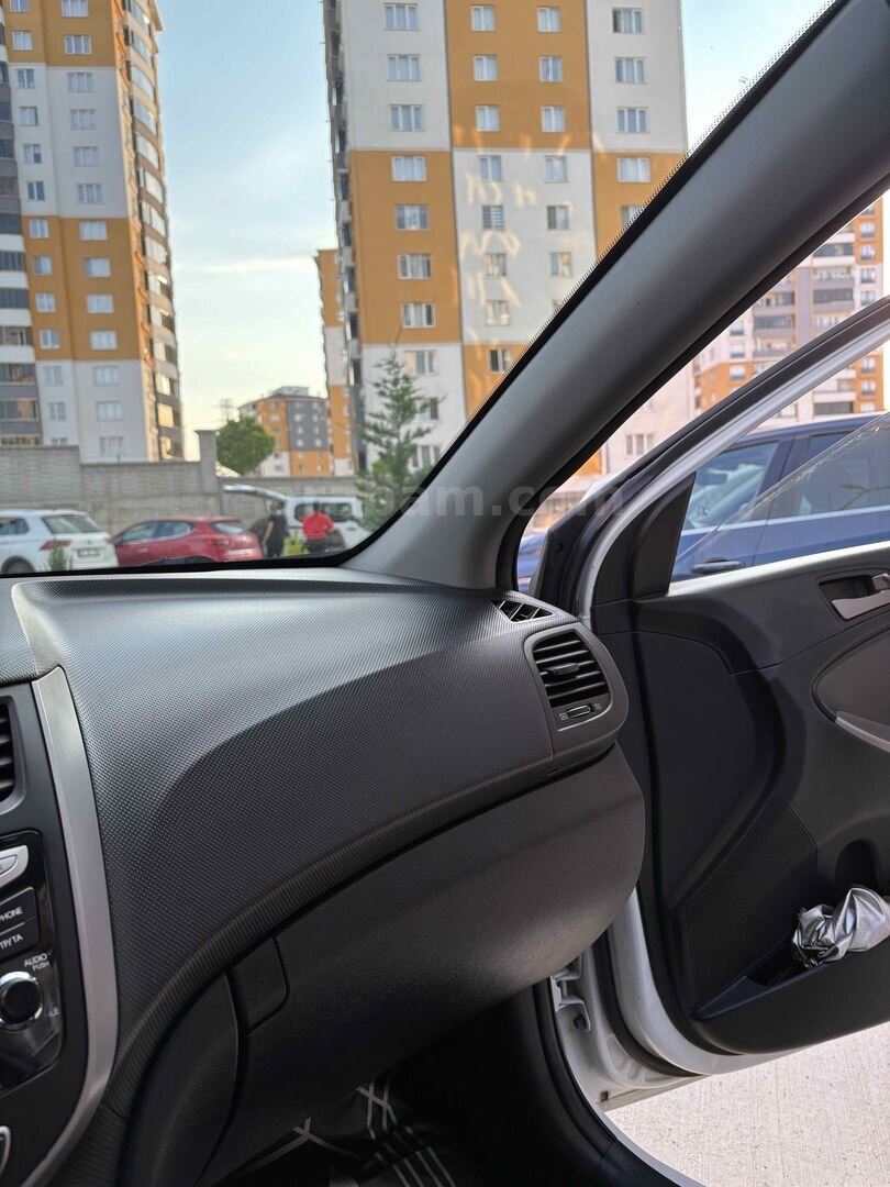 Sahibinden Hyundai Accent Blue 1.6 CRDI Biz 2015 Model Kastamonu 237.800 km Beyaz 5
