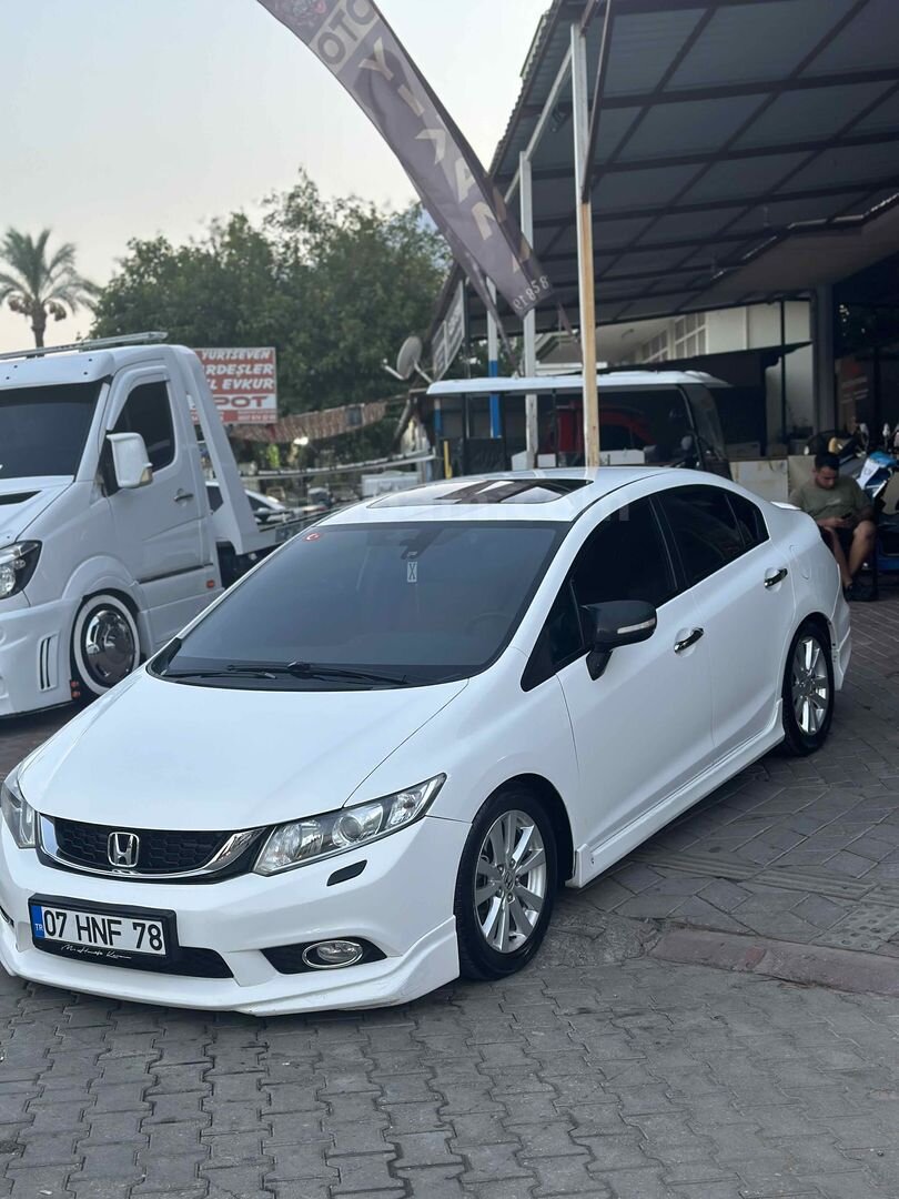 Sahibinden Honda Civic 1.6i VTEC Eco Elegance 2013 Model Antalya 149.000 km Beyaz 5