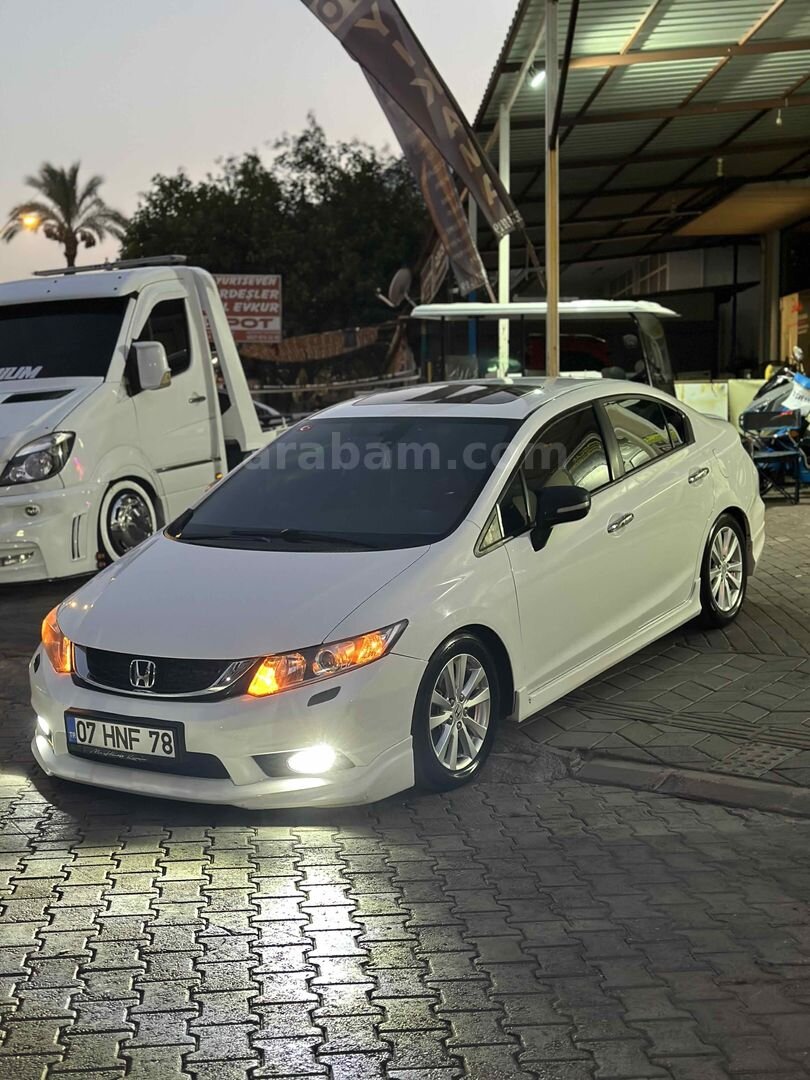 Sahibinden Honda Civic 1.6i VTEC Eco Elegance 2013 Model Antalya 149.000 km Beyaz 3