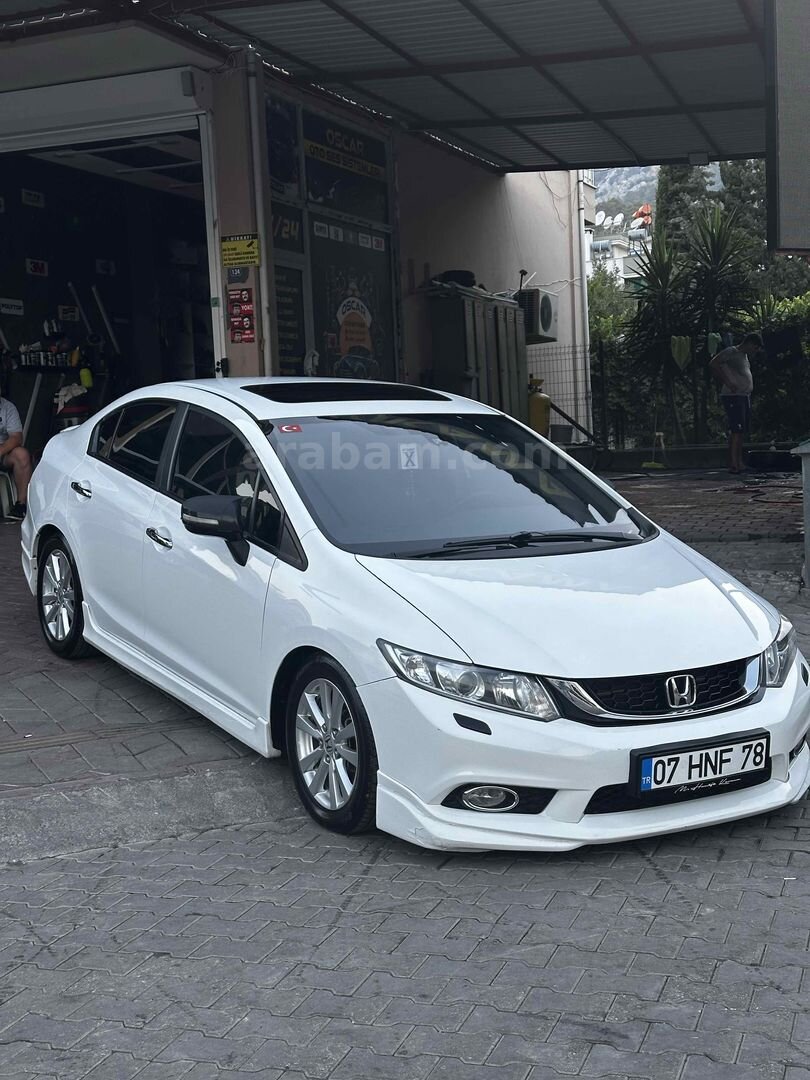 Sahibinden Honda Civic 1.6i VTEC Eco Elegance 2013 Model Antalya 149.000 km Beyaz 1