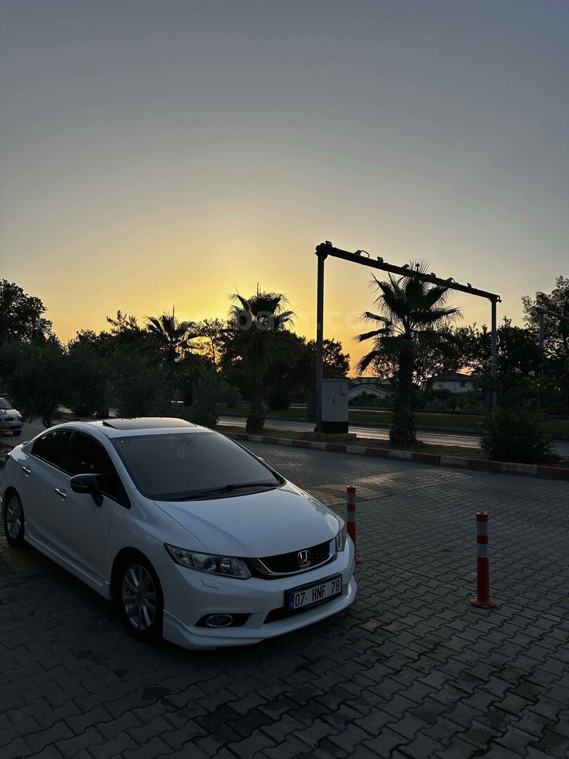 Sahibinden Honda Civic 1.6i VTEC Eco Elegance 2013 Model Antalya 149.000 km Beyaz 2
