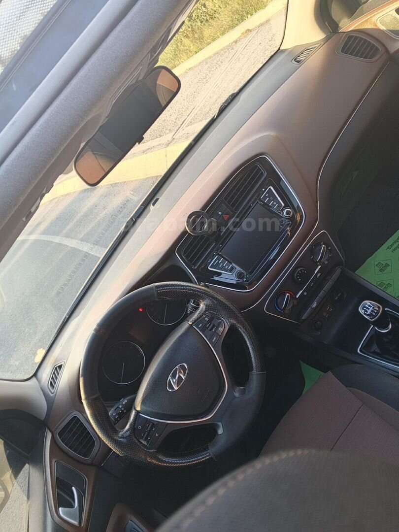 Sahibinden Hyundai i20 1.4 CRDi Style 2015 Model İstanbul 226.000 km Gri 3