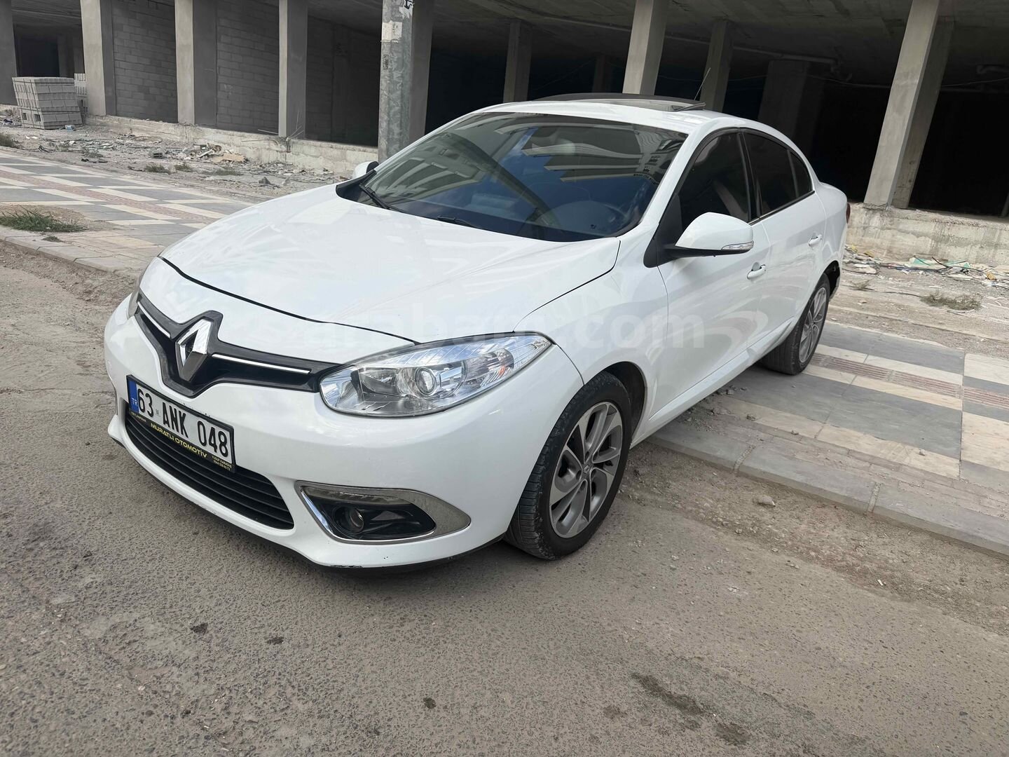 Galeriden Renault Fluence 1.5 dCi Icon 2015 Model Şanlıurfa 219.000 km Beyaz 1