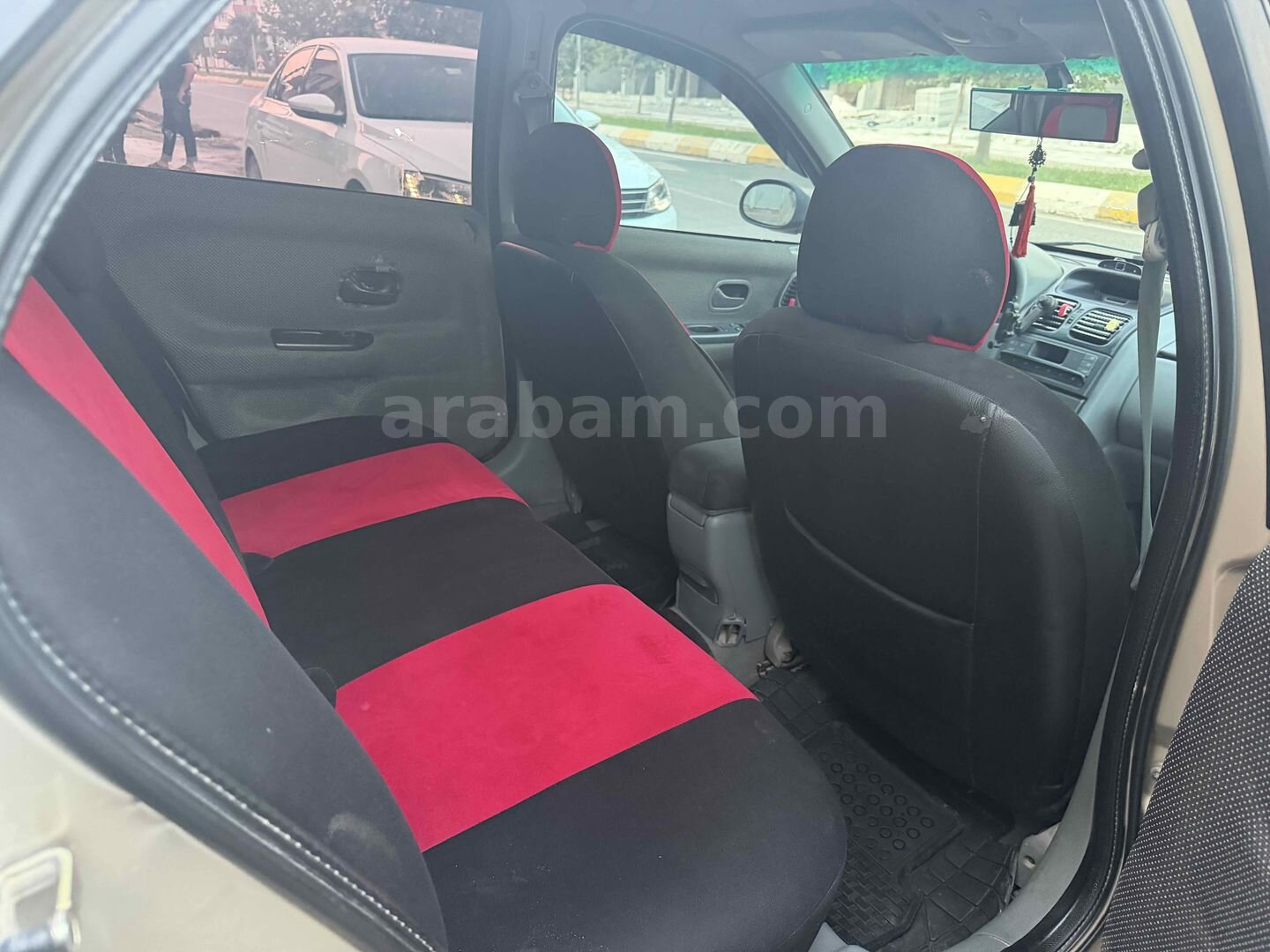 Galeriden Renault Laguna 1.6 RXE 2001 Model Şanlıurfa 320.000 km Altın 6