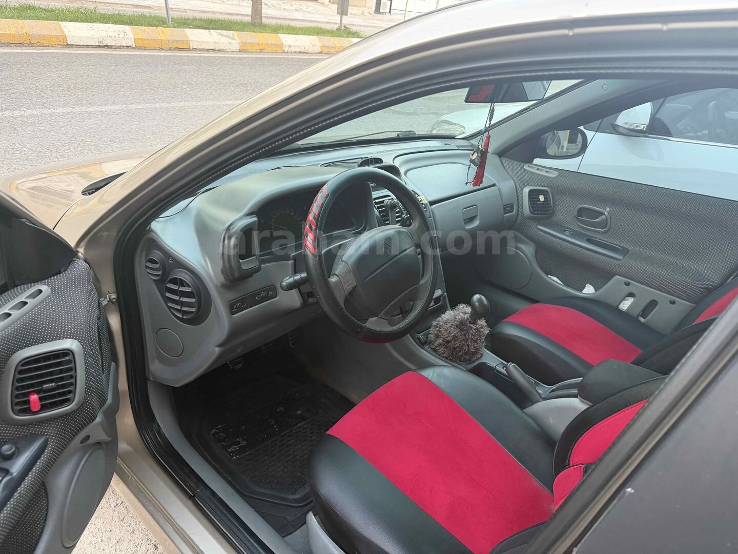 Galeriden Renault Laguna 1.6 RXE 2001 Model Şanlıurfa 320.000 km Altın 5