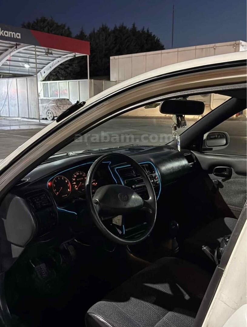Sahibinden Toyota Corolla 1.3 XL 1997 Model İstanbul 240.000 km Beyaz 3