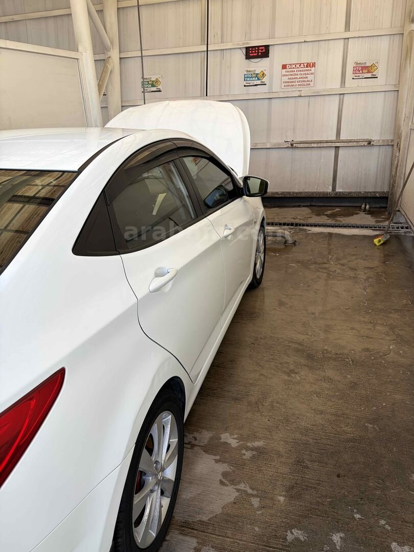 Sahibinden Hyundai Accent Blue 1.6 CRDI Mode Plus 2016 Model Mersin 144.444 km Beyaz 3