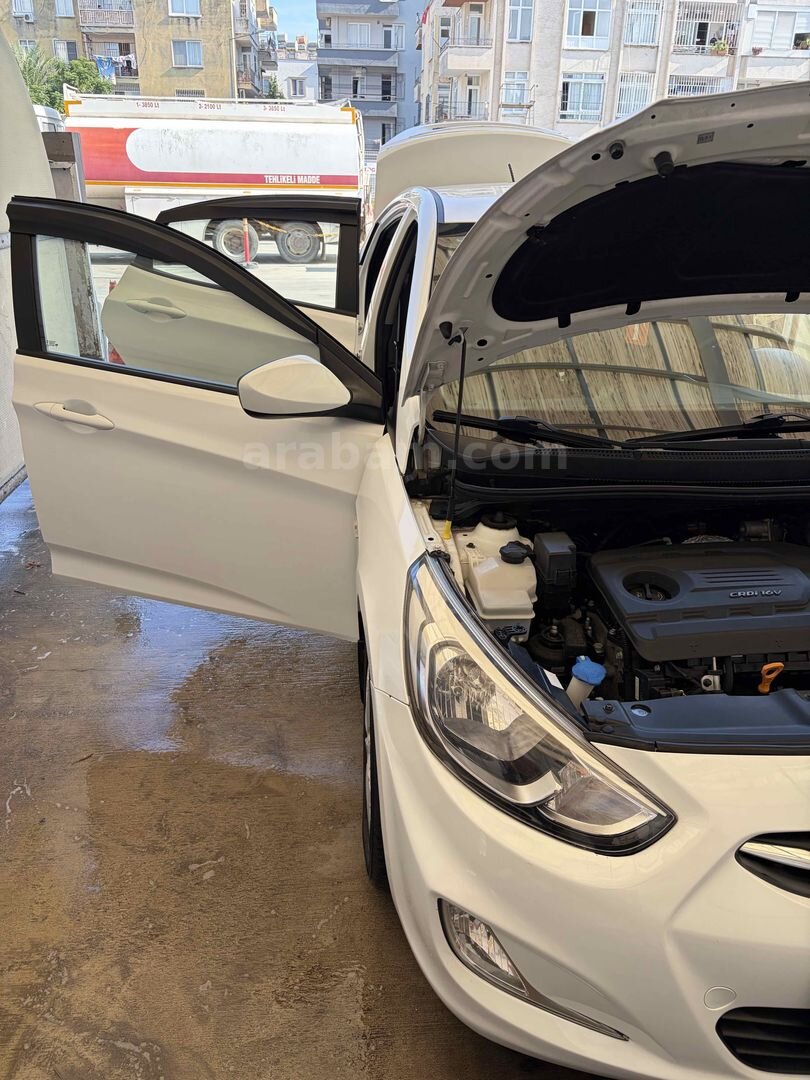Sahibinden Hyundai Accent Blue 1.6 CRDI Mode Plus 2016 Model Mersin 144.444 km Beyaz 4