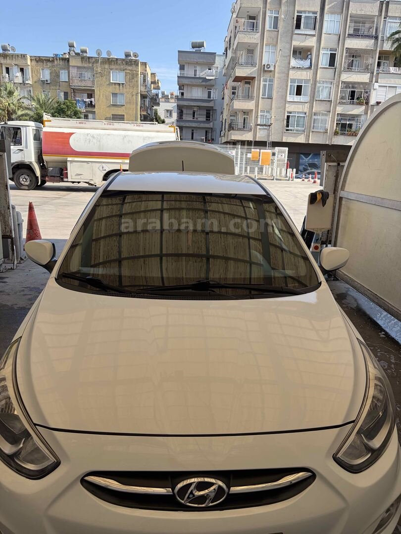 Sahibinden Hyundai Accent Blue 1.6 CRDI Mode Plus 2016 Model Mersin 144.444 km Beyaz 1