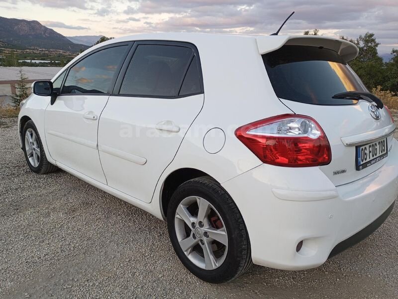 Galeriden Toyota Auris 1.4 D-4D Comfort Extra 2012 Model Antalya 227.000 km Beyaz