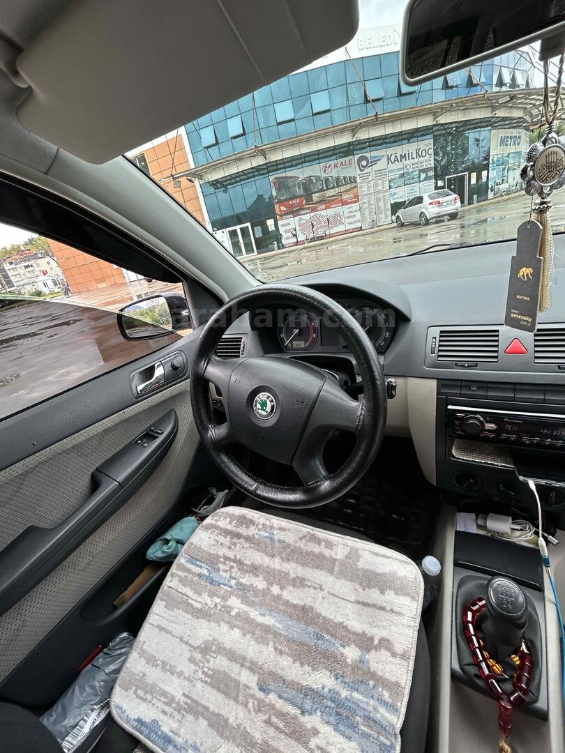 Sahibinden Skoda Fabia 1.4 Ambiente 2005 Model Bartın 170.000 km Siyah 7