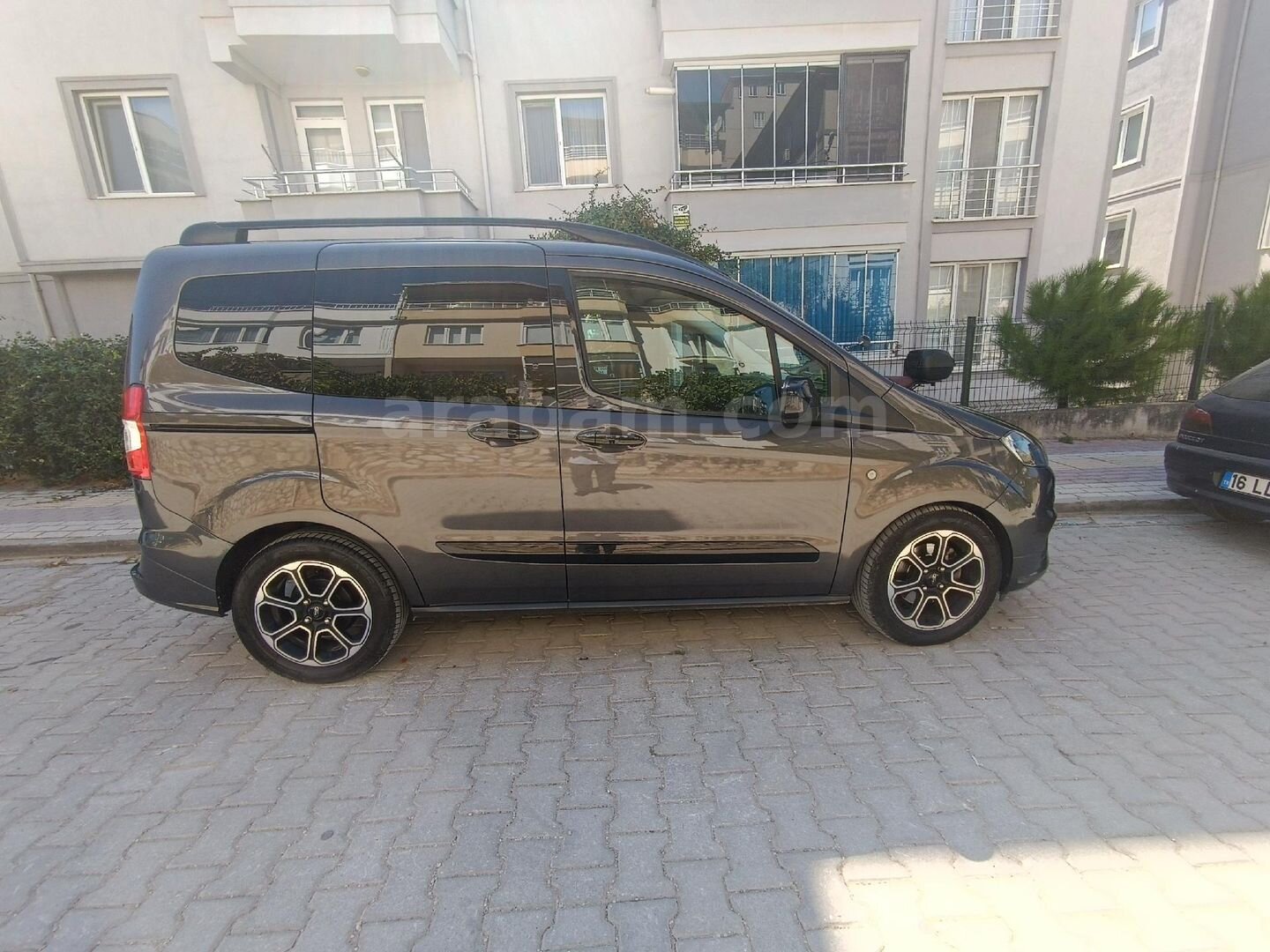 Sahibinden Ford Tourneo Courier 1.0 EcoBoost Titanium Plus 2023 Model 3