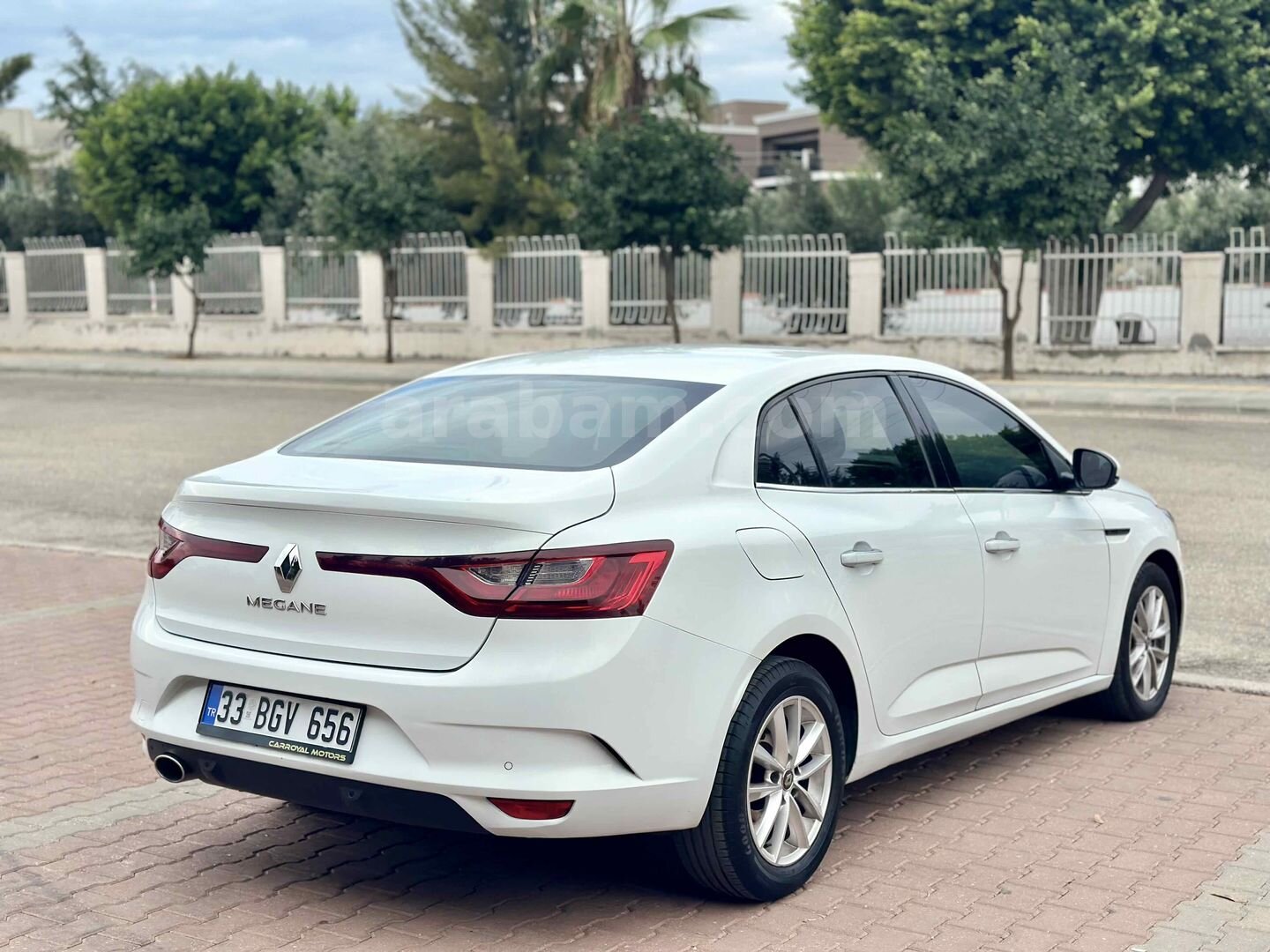 Galeriden Renault Megane 1.5 dCi Touch Plus 2019 Model Mersin 188.000 km Beyaz 7