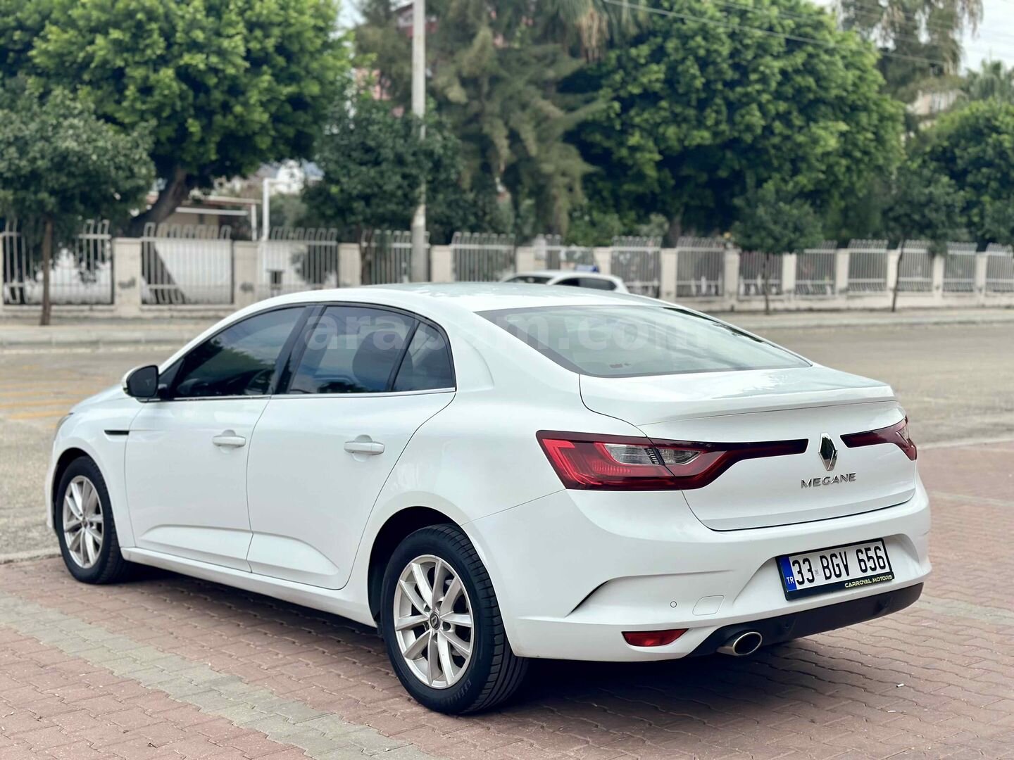 Galeriden Renault Megane 1.5 dCi Touch Plus 2019 Model Mersin 188.000 km Beyaz 5