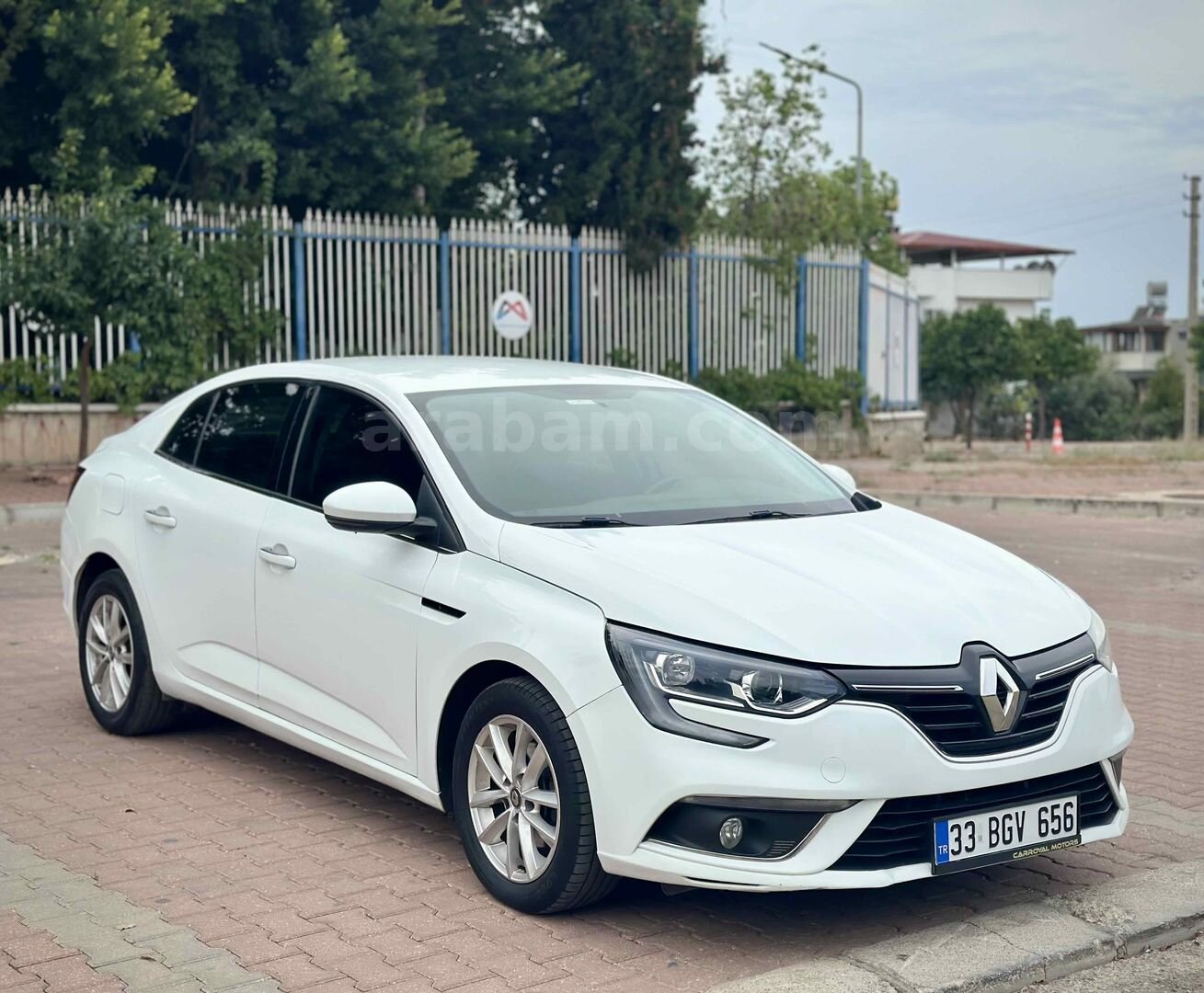 Galeriden Renault Megane 1.5 dCi Touch Plus 2019 Model Mersin 188.000 km Beyaz 3