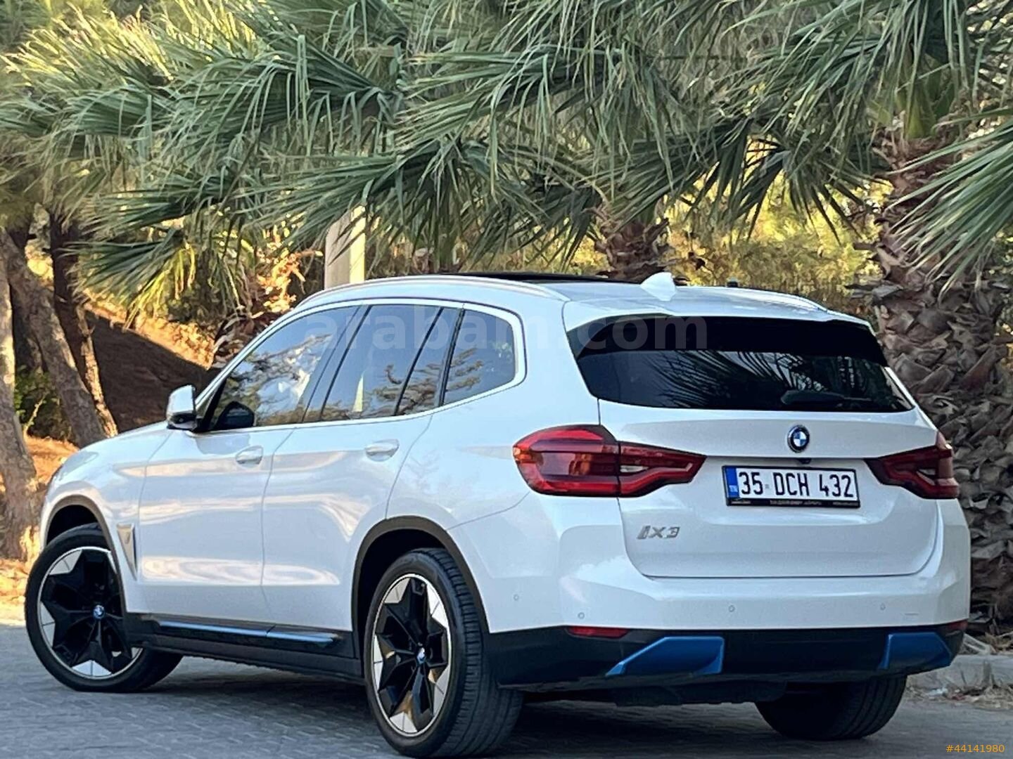 Dostlar İzmir otomotiv den ix3 hatasız boyasız değişen siz 7