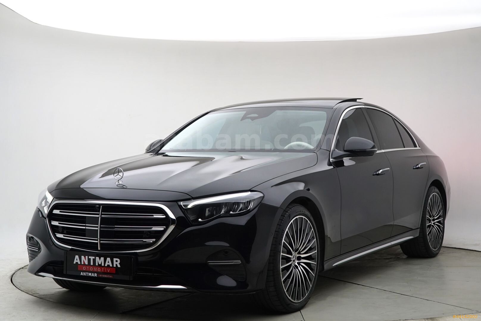 Galeriden Mercedes - Benz E 180 Edition 1 Exclusive 2025 Model Antalya 17.000 km Siyah 1