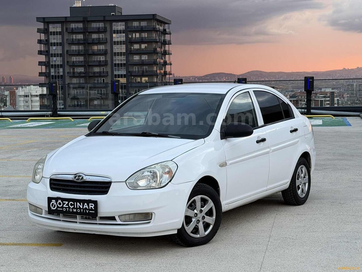 Galeriden Hyundai Accent Era 1.4 Team 2010 Model Ankara 360.000 km Beyaz 5