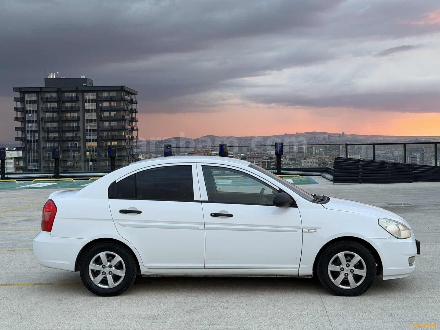 Galeriden Hyundai Accent Era 1.4 Team 2010 Model Ankara 360.000 km Beyaz 7