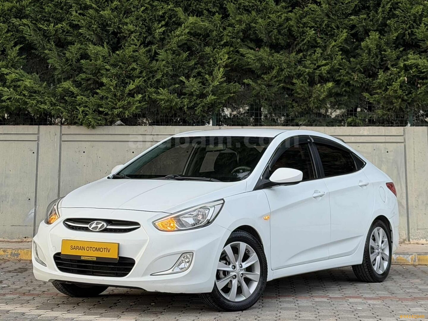 Galeriden Hyundai Accent Blue 1.4 D-CVVT Mode Plus 2015 Model Tokat 86.000 km Beyaz 3