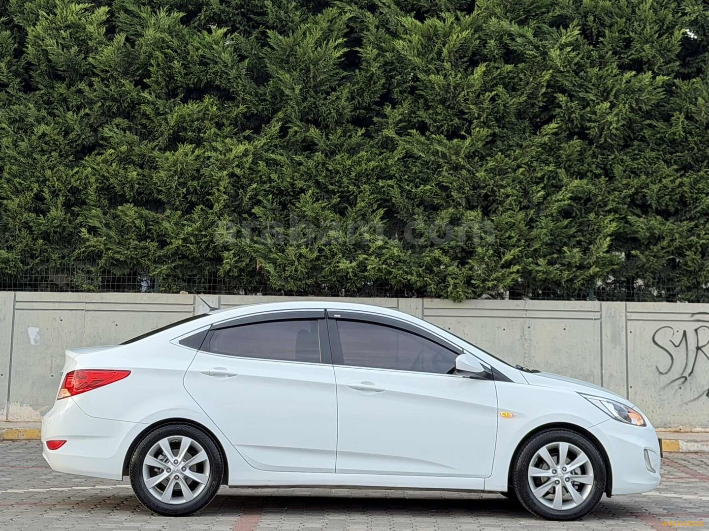 Galeriden Hyundai Accent Blue 1.4 D-CVVT Mode Plus 2015 Model Tokat 86.000 km Beyaz 5