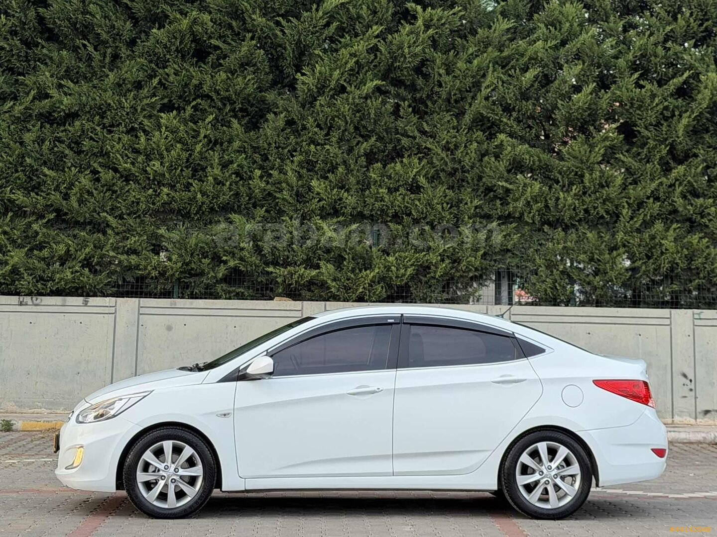 Galeriden Hyundai Accent Blue 1.4 D-CVVT Mode Plus 2015 Model Tokat 86.000 km Beyaz 4